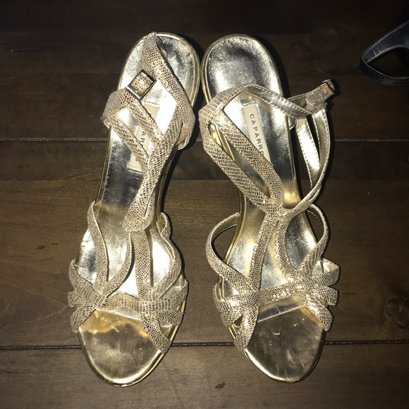 Gold high heels pre owned good 😊👠 - Picture 4 of 10